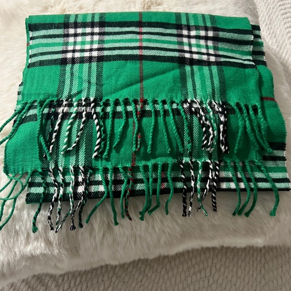 Green Plaid Women's Scarf - Picture 3 of 3